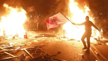 Protesta në Tiranë, 11 të lënduar në Spitalin e Traumës, mes tyre 3 të mitur