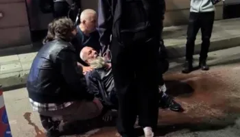 Protesta në Tiranë, i moshuari humb ndjenjat në Rrugën e Barrikadave