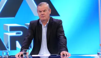 PROTESTA/ NIKOLL LESI: STUDENTET TE KRIJOJNE PARTI POLITIKE, SISTEMI SHEMBET ME VOTE