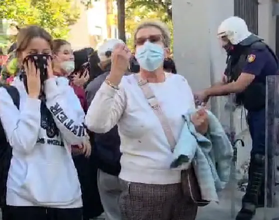 Protesta nis me tensione: “Duam revolucion, nuk e duam më Edi Ramën kryeministër”