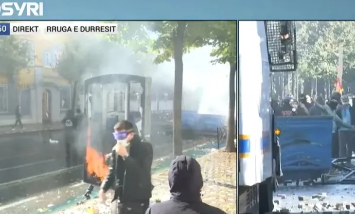 Protesta nuk ndalet para ministrisë së Arsimit/ Policia hedh ujë me kimikate e gaz lotsjellës! Protesutesit djegin reklamat