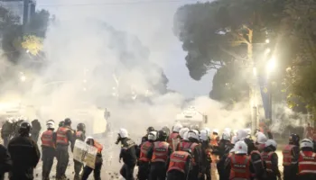 Protesta/ OKB thirrje për uljen e tensioneve: Dhuna nuk ka vend në demokraci