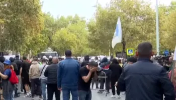 Protesta para Kuvendit/ 8 persona shoqërohen në komisariatin Nr. 1
