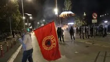 Protesta para Kuvendit të Kosovës, të lënduar policë dhe protestues (VIDEO)
