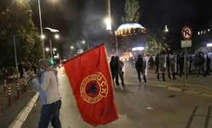 Protesta para Kuvendit të Kosovës, të lënduar policë dhe protestues (VIDEO)