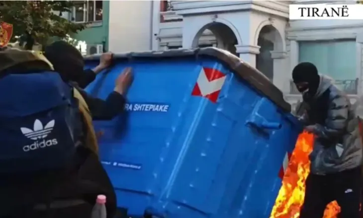 Protesta para Ministrisë së Arsimit/ Dogjën kazanë dhe bllokuan qarkullimin, arrestohen dy persona në Tiranë