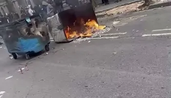 Protesta, u vihet flaka kazanëve te Ministria e Arsimit