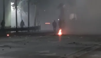 Protesta zhvendoset pranë Parlamentit