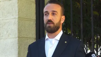 Protestat/ AGSH denoncon 41 raste sulmesh ndaj gazetarëve, kërkon hetime nga Prokuroria