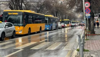Protestat dëmtojnë autobusët, shërbimi me kapacitet të reduktuar! Ndërprerja e transportit, në varësi të situatës!