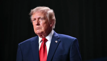 Protestat e dhunshme në Francë, Trump: Mbyllni kufinjtë!
