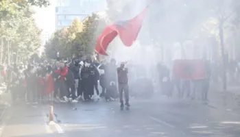 Protestat e dhunshme në Tiranë, gjykata cakton masa për 38 protestues