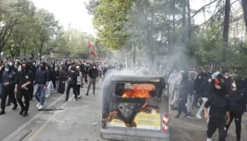 Protestat e tensionuara, Policia apel prindërve: Mbani fëmijët larg përplasjeve gjatë protestave