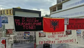 Protestat kundër muzeut hebraik në Vlorë nuk ndalen, qytetarët kërkojnë pezullimin e punimeve dhe paralajmërojnë protestë kombëtare (VIDEO)