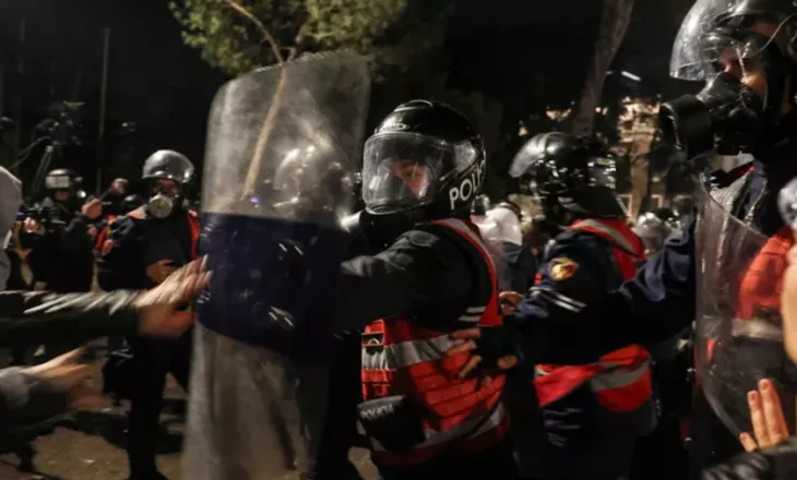 Protestat kundër qeverisë, Le Figaro: BE të marrë përgjegjësi, t’i kërkojë llogari Ramës për korrupsionin