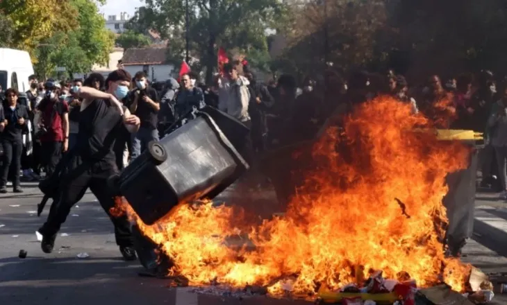Protestat masive studentore fusin Francën në kaos, rreth 2000 mijë të arrestuar dhe 305 policë të plagosur nga përleshjet nëpër rrugë!
