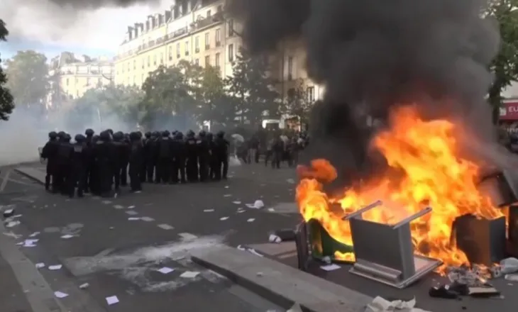 Protestat në Francë, ndalohen tubimet në qendër të Parisit, rikthehen oraret policore nga frika e përshkallëzimit!