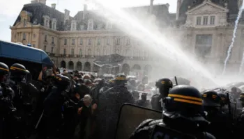 Protestat në Francë/ Qeveria angazhon 3,000 mësues zëvendësues, studentët paralajmërojnë vijimin e demonstratave