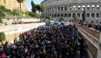 Protestat në Itali, përplasje me policinë dhe 8 të arrestuar në Romë!