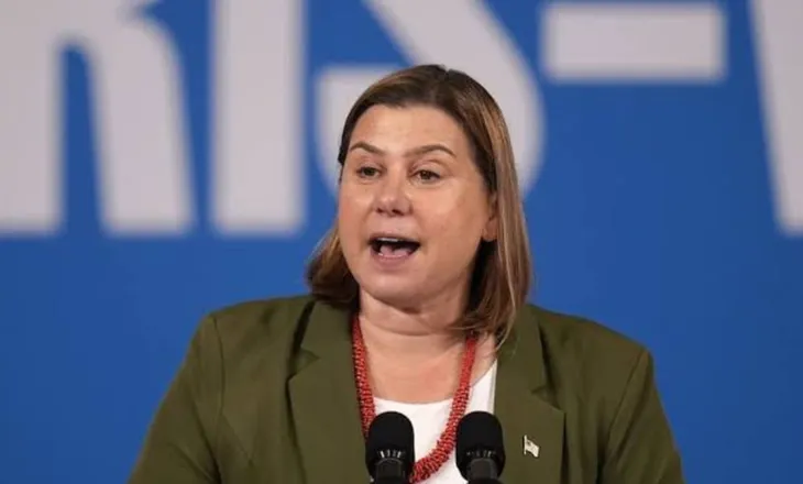 Protestat në Shqipëri, senatorja amerikane Slotkin: Qeveria të mbrojë qytetarët nga dhuna policore