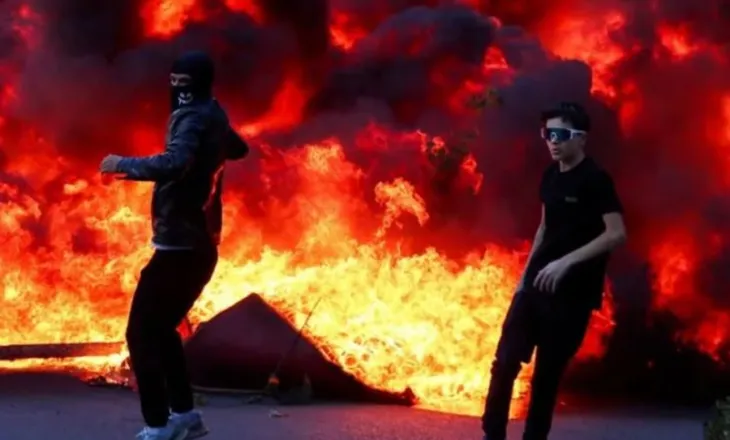 Protestat në Tiranë, BBC: Studentët në revoltë kundër qeverisë, përplasen me policinë