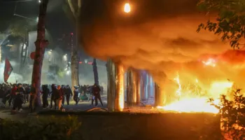 Protestat në Tiranë bëjnë jehonë ndërkombëtare, studentët dhe qytetarët në revoltë