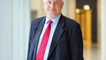 Protestat në Tiranë/ Deputeti gjerman, Abraham: Qytetarët kërkojnë fundin e korrupsionit