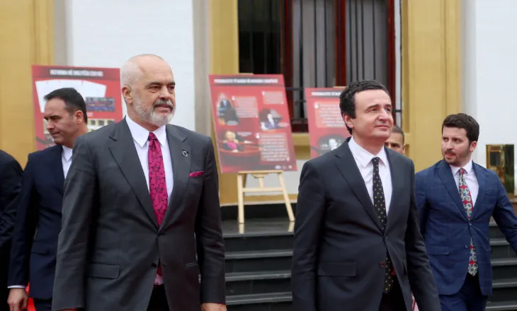 Protestat në Tiranë, Kurti: Nuk hedhim gurin e fshehim dorën, Kosova jo rivale e Shqipërisë