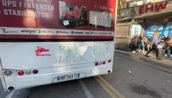 Protestat në Tiranë, pezullohet përkohësisht transporti publik