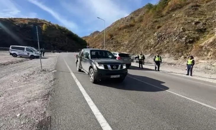 Protestat studentore/ ‘Blindohet’ Rruga e Arbrit, kontrolle të shumta policore