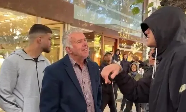 Protestë edhe në Korçë, pjesëmarrja e ulët, grupi marshon te Bashkia!