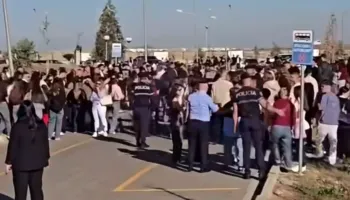 Protestë në Universitetin “Aleksandër Moisiu” në Durrës, policia shoqëron studentët para takimit me Ramën