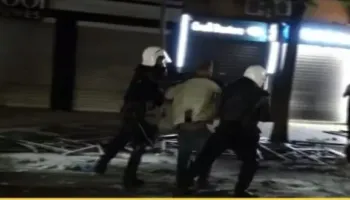 Protestesi me fraktura: Mi bëri FNSH! Nuk na përzënë dot qelbësirat, do mbrojmë Shqipërinë