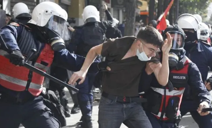 Protestuesi: Një polic paguhet 700 mijë lekë, aq nuk bën bideja e Belinda Ballukut