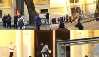 Protestuesit futen tek Ministria e Financave, nxjerrin sende jashtë dhe i vihet zjarri godinës