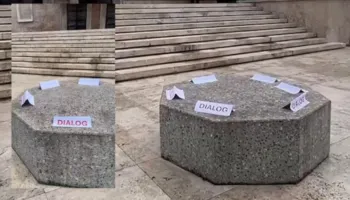 Protestuesit i vunë flakën karrigeve, Rama përsërit ftesën për dialog, lë vetëm sofrën e gurit para Kryeministrisë dhe ftesat! (VIDEO)