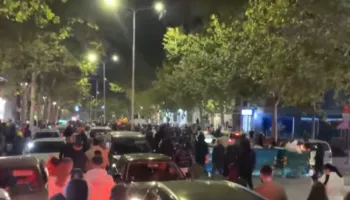Protestuesit ndahen në grupe: Disa rikthehen në bulevard, të tjerë ‘pushtojnë’ rrugët e kryeqytetit