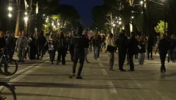Protestuesit në qetësi përballë Kryeministrisë, sytë nga dita e shtunë