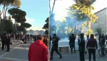 Protestuesit përshkallëzojnë situatën, sulmojnë me gurë edhe Kryeministrinë! Shkulin pllakat e trotuarit dhe godasin godinën, përdorin dhe molotov (FOTO)