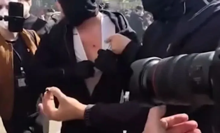 Protestuesit pretendojnë për plumba gome, policia: Janë shpërqëndrues