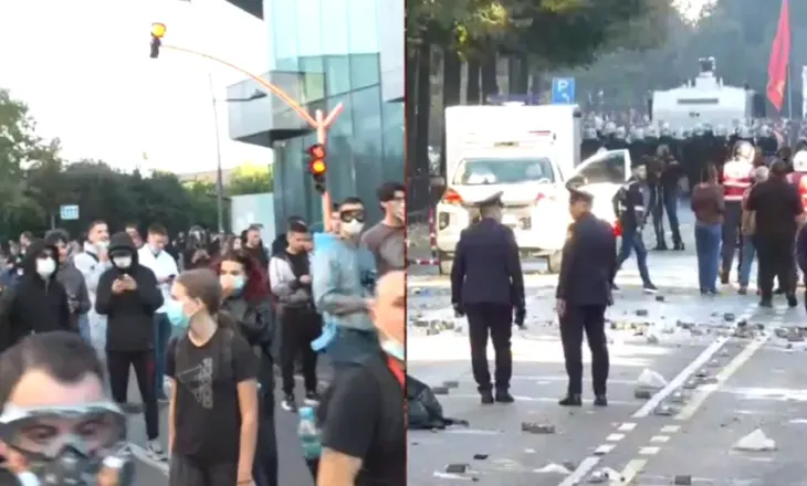 Protestuesit rikthehen te Rruga e Durësit, Policia i përgjigjet me gaz dhe ujë! Hidhen sende të forta drejt efektivëve