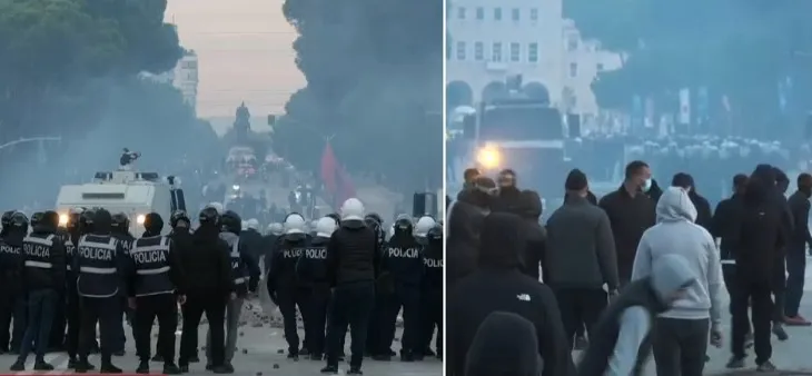 Protestuesit rinisin sulmin ndaj policisë përballë Kryeministrisë, Policia i mban larg me ujë e gaz!