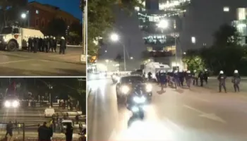 Protestuesit shpërndahen në disa drejtime, ndezin koshat e mbeturinave në rrugë, Policia i ndjek me makina dhe shoqëron disa prej tyre