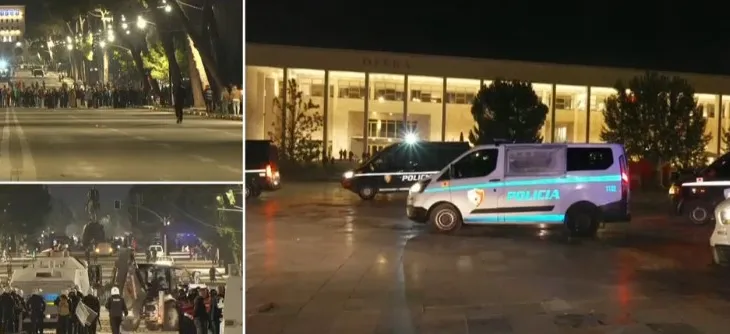 Protestuesit shpërndahen rrugëve, u vënë flakën koshave të mbeturinave, shkulin pllakat e “Sheshit Skënderbej”! Policia i ndjek nga pas, shoqërime të shumta