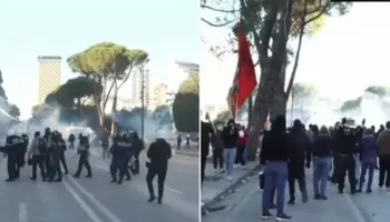 Protestuesit sulmojnë për të shkatërruar Kryesinë e Kuvendit, Policia u përgjigjet me gaz lotsjellës dhe ujë!