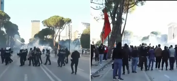 Protestuesit sulmojnë për të shkatërruar Kryesinë e Kuvendit, Policia u përgjigjet me gaz lotsjellës dhe ujë!