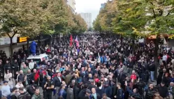 Protestuesit thirrje Ramës: Jep dorëheqjen sa më pare! Ti nuk ke nevojë për dialog, por për psikolog