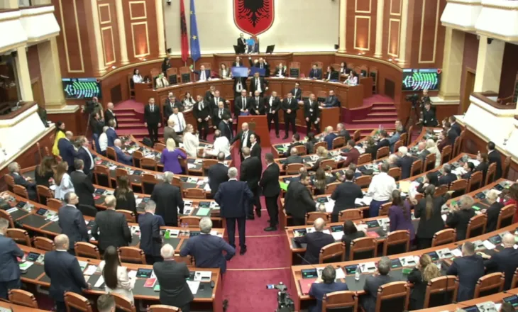 PS e bashkuar, 85 vota PRO draftit për 46 bashki. Opozita reagon me ujë dhe sende të forta, Braçe u dorezua!
