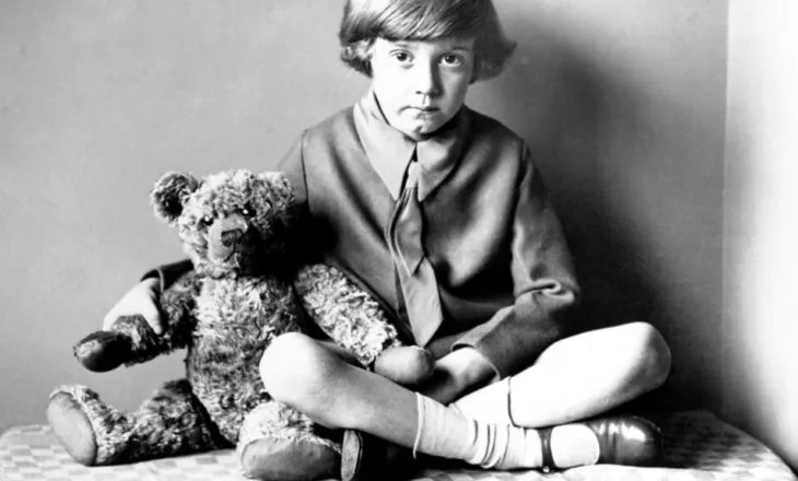 Pse Christopher Robin i vërtetë e urrente lidhjen me Winnie-the-Pooh