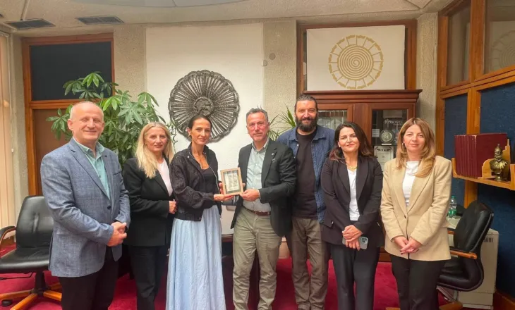 Pulla postare e gazetës “Rilindja” i dhurohet Bibliotekës Kombëtare të Kosovës